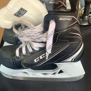 Boys hockey skates